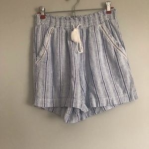 Briggs Linen Shorts, Size small, boho style tassel waist ties